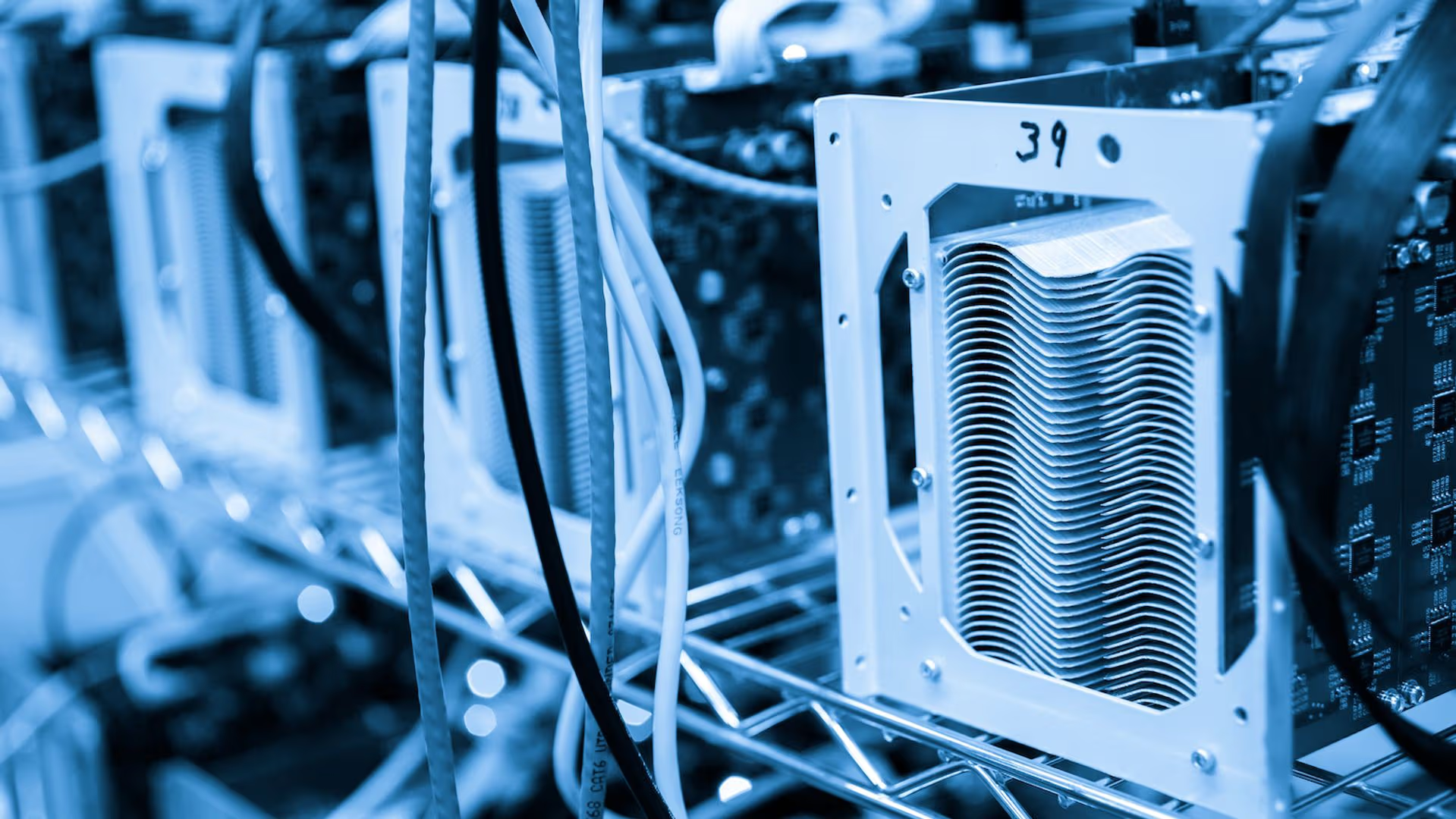 BitFuFu 6月份哈希率达到36.2 EH/s,容量达到728MW BitFuFu 6月份哈希率达到36.2 EH/s,容量达到728MW